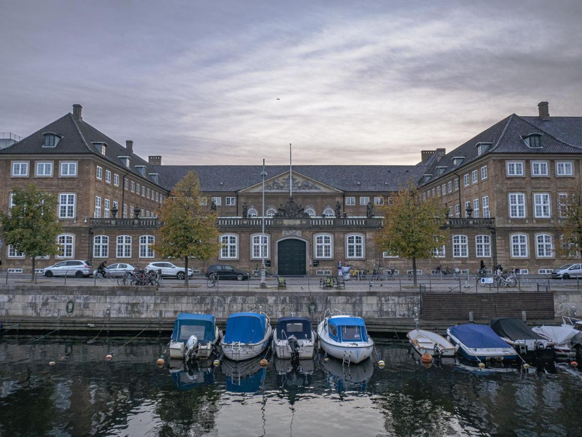 Large With Canal View In Cph Apartment