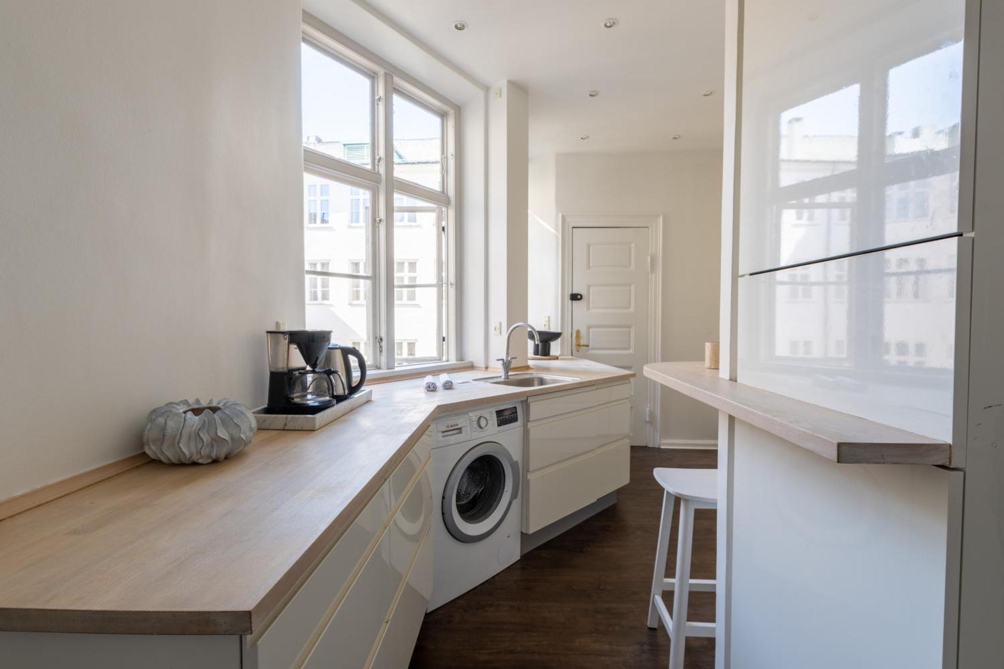 Large With Canal View In Cph Apartment