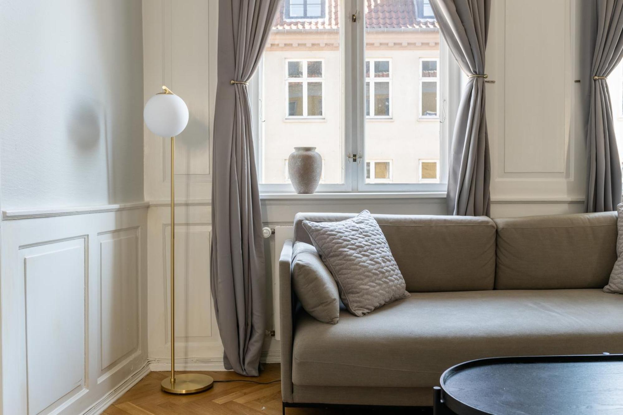 Large With Canal View In Cph