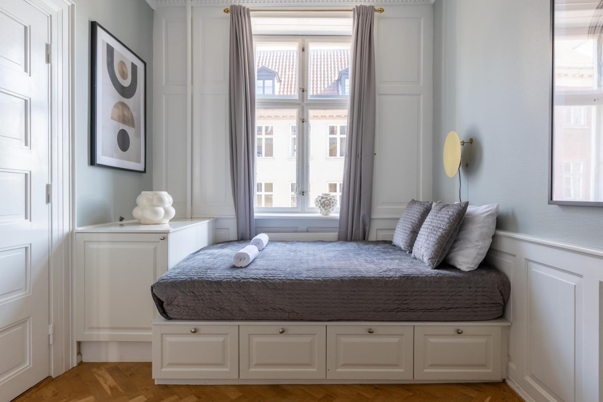 Apartment Large With Canal View In Cph