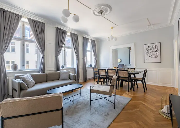 Large Apartment With Canal View In Central Cph City